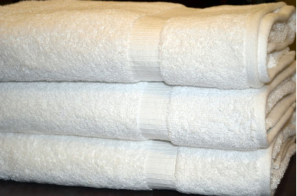 27" x 54" 15.0 lbs. Ganesh Oxford Bellezza Hotel Bath Towel, White
