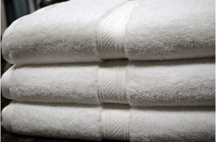 27" x 54" 16.0 lb. Oxford Vicenza White Hotel Bath Towels