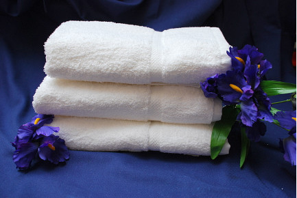 27" x 50" 14 lbs. Royal Suite White Hotel Bath Towel